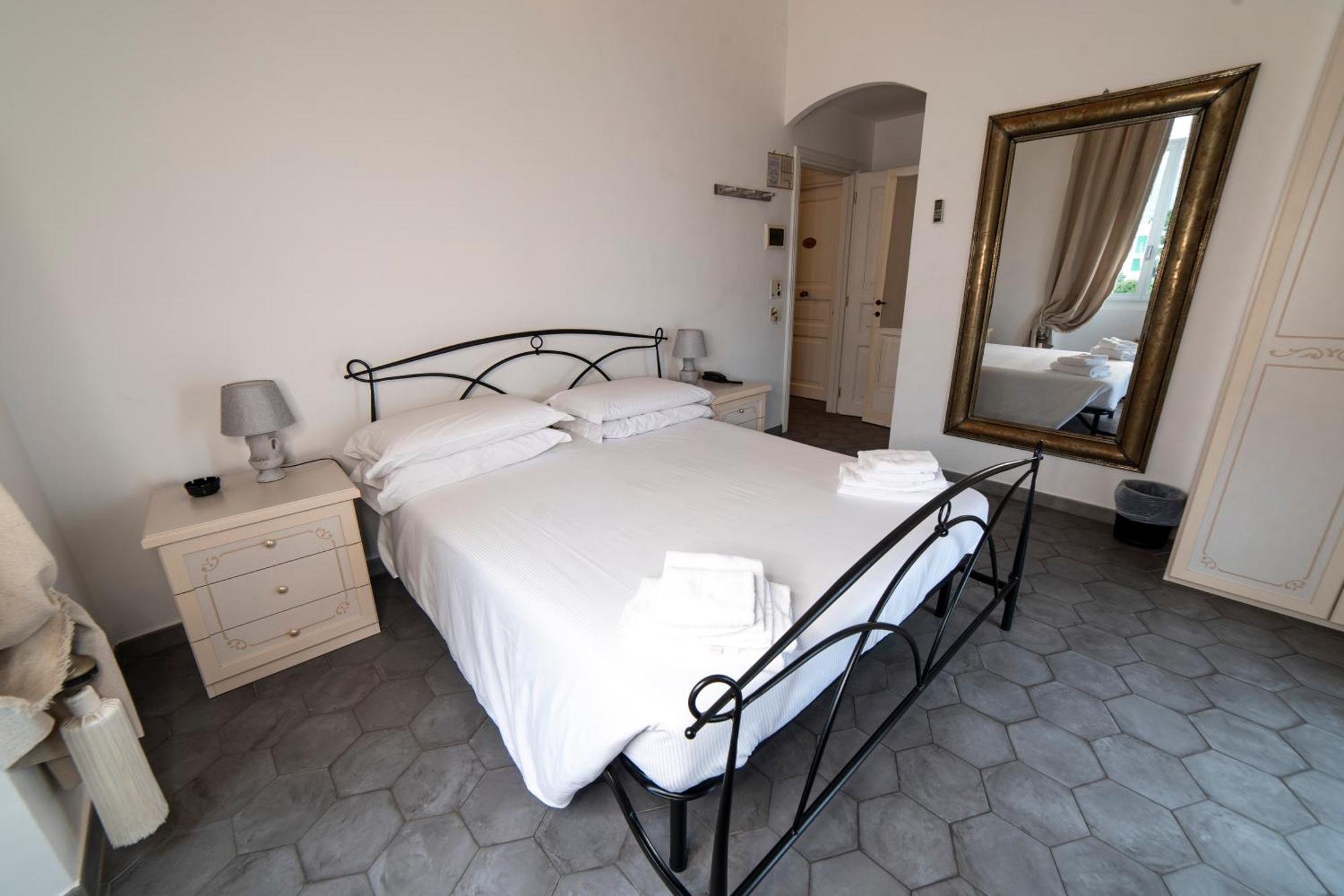 Hotel Miramare Spotorno Oda fotoğraf