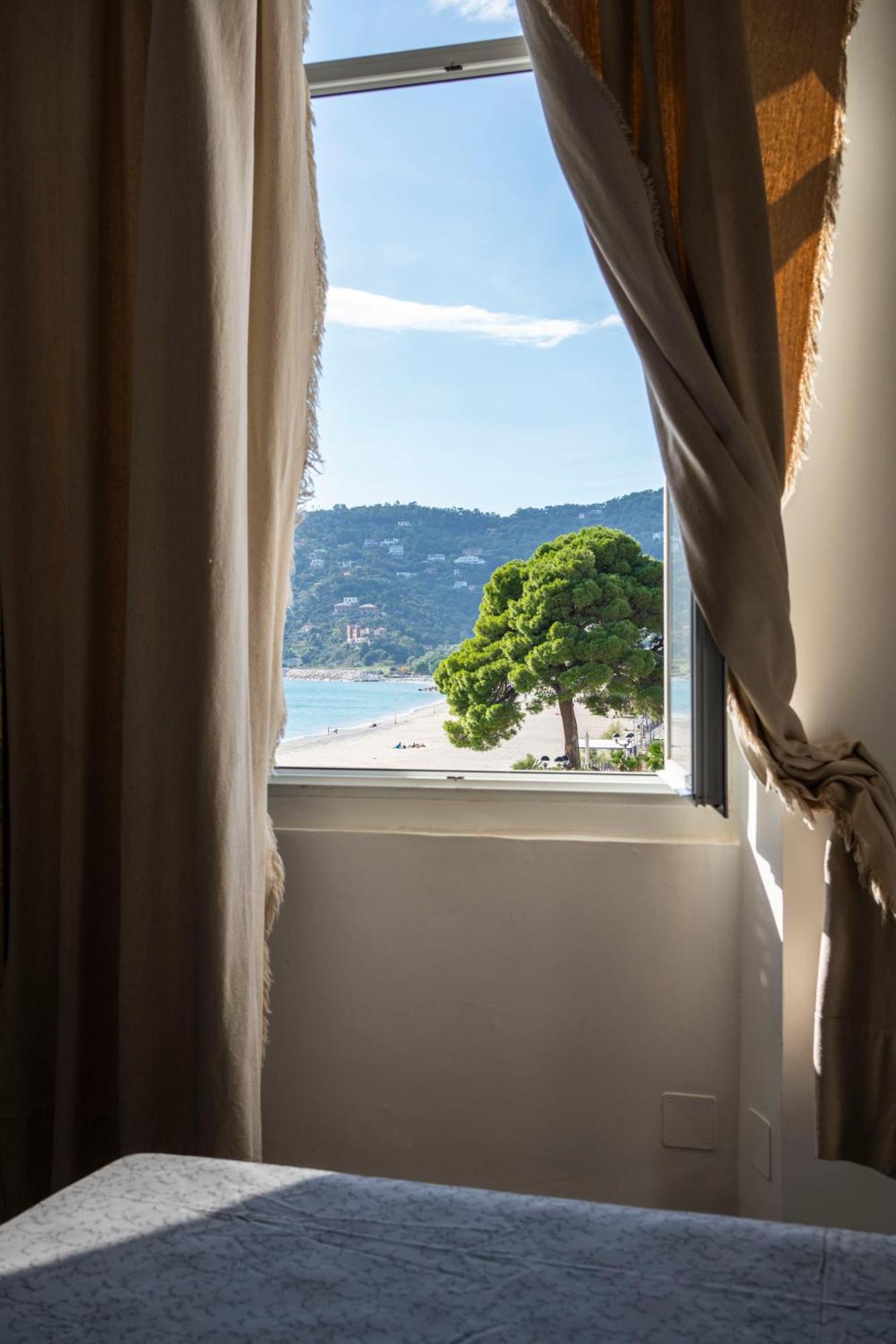 Hotel Miramare Spotorno Oda fotoğraf