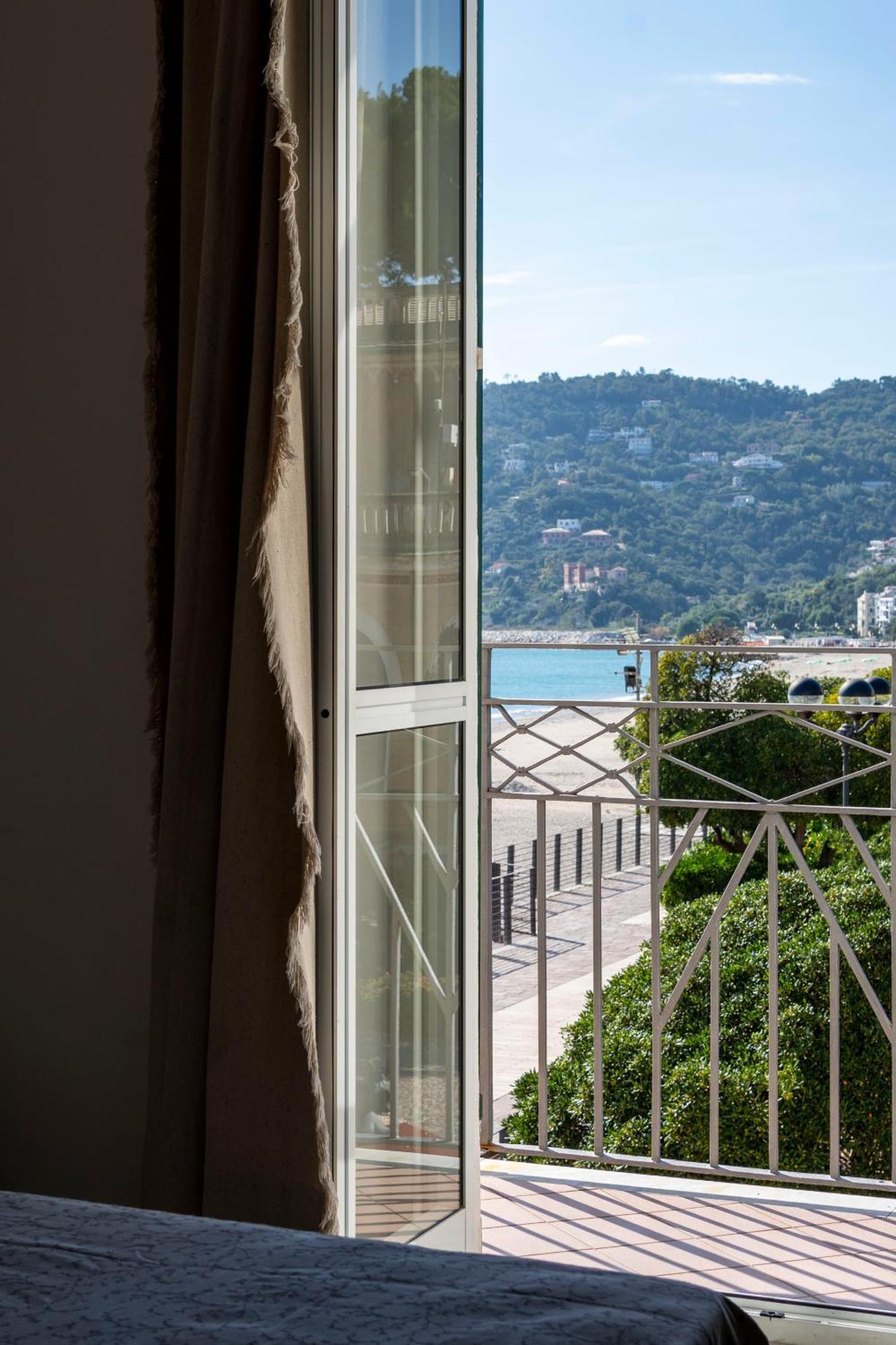 Hotel Miramare Spotorno Oda fotoğraf